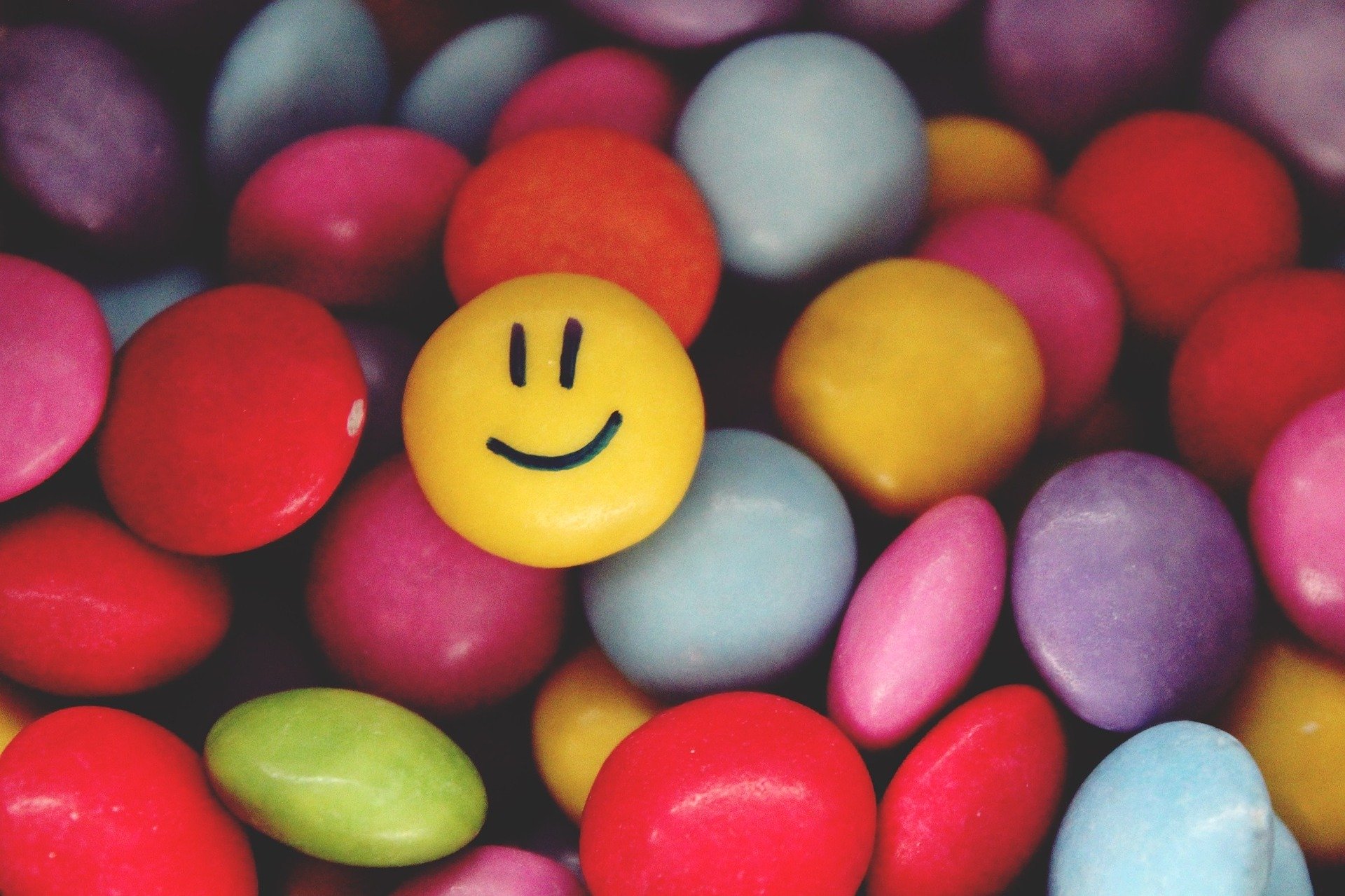 smarties-991229_1920